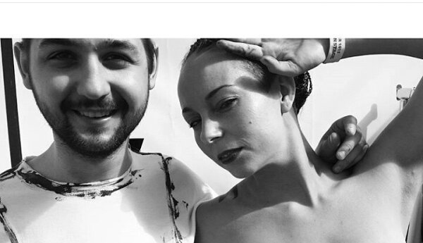 Ania pozuje topless w towarzystwie Patryka!